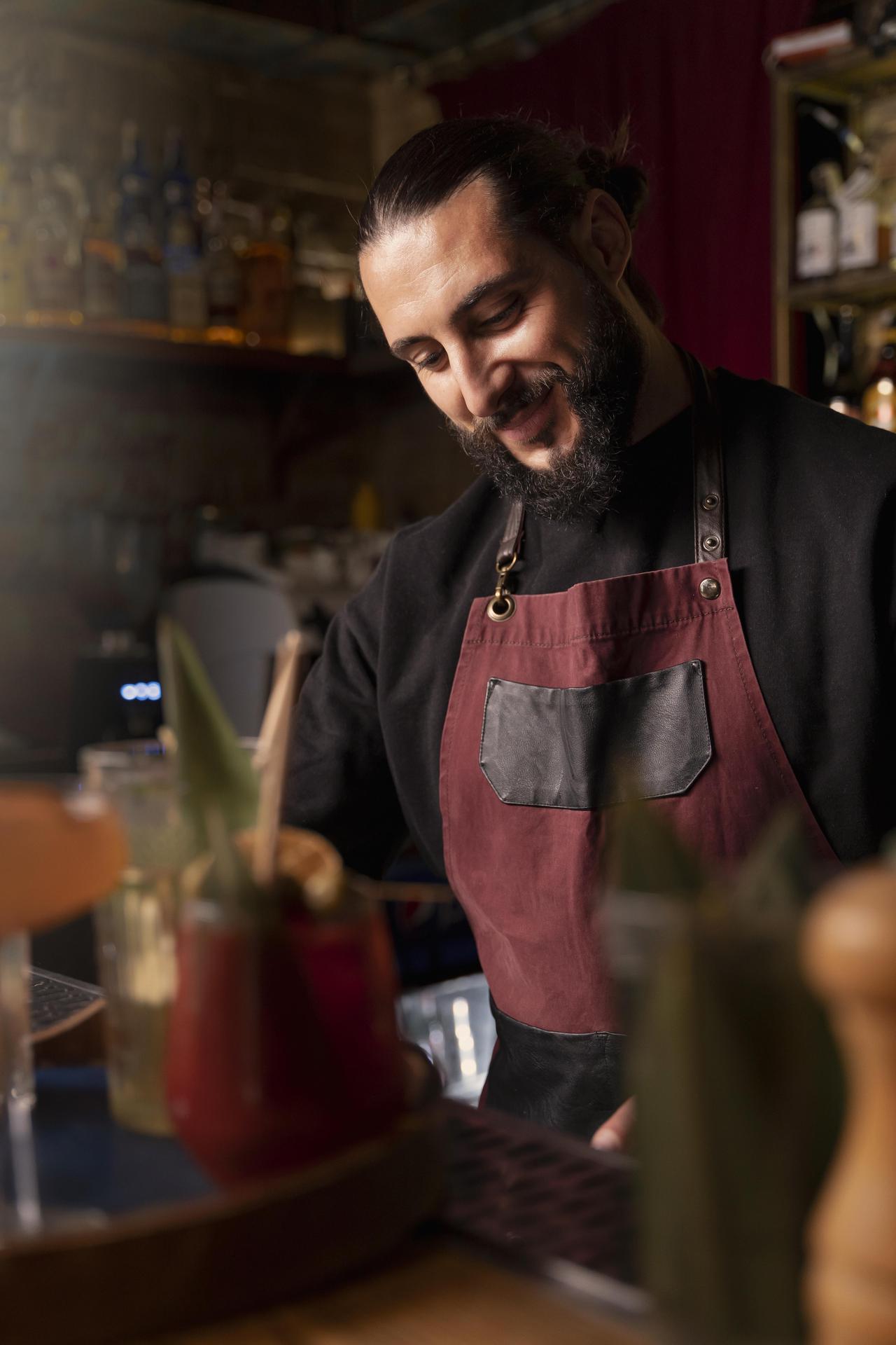 close-up-bartender-cocktail-shaker.jpg