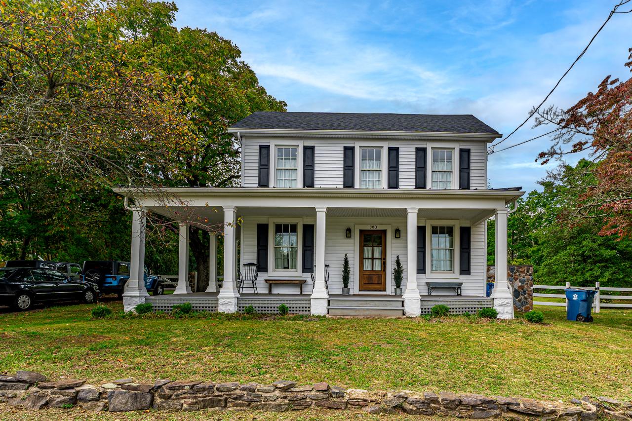 300 blackpoint exteriors (2 of 2).jpg