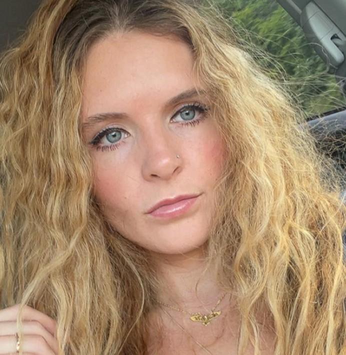 carrie guarino_close up.jpg