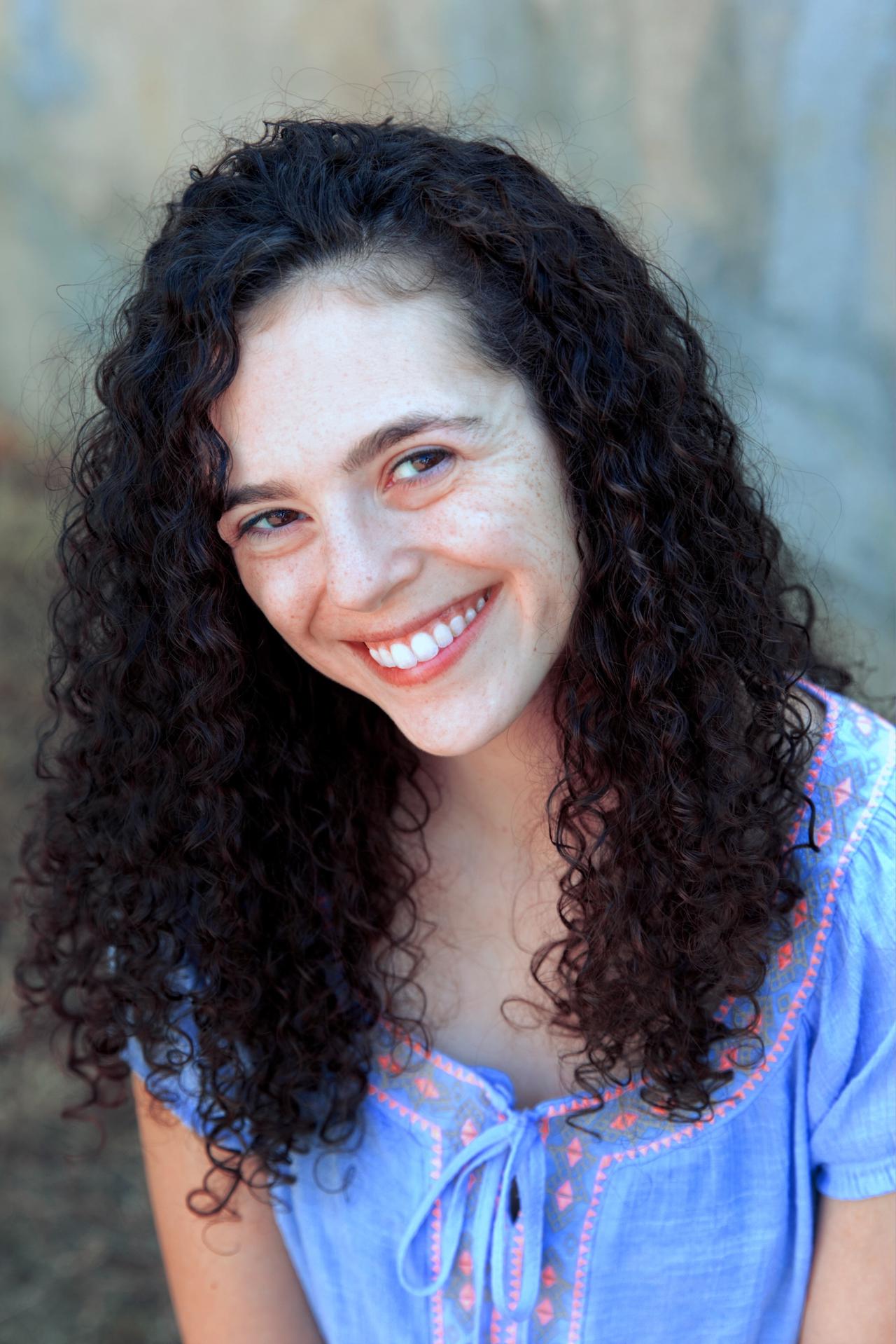 giselle fernandez - headshot - 2024.jpg