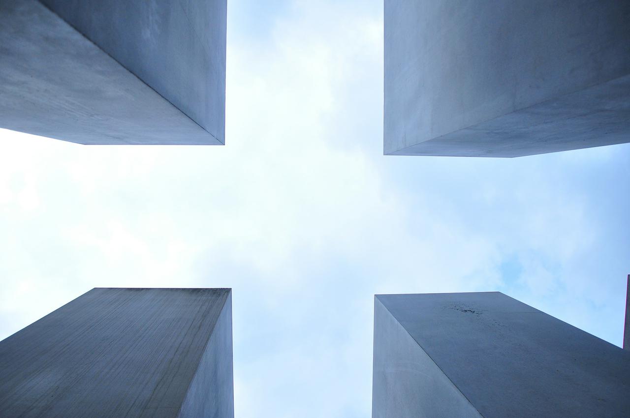 Symmetrical monument cubes