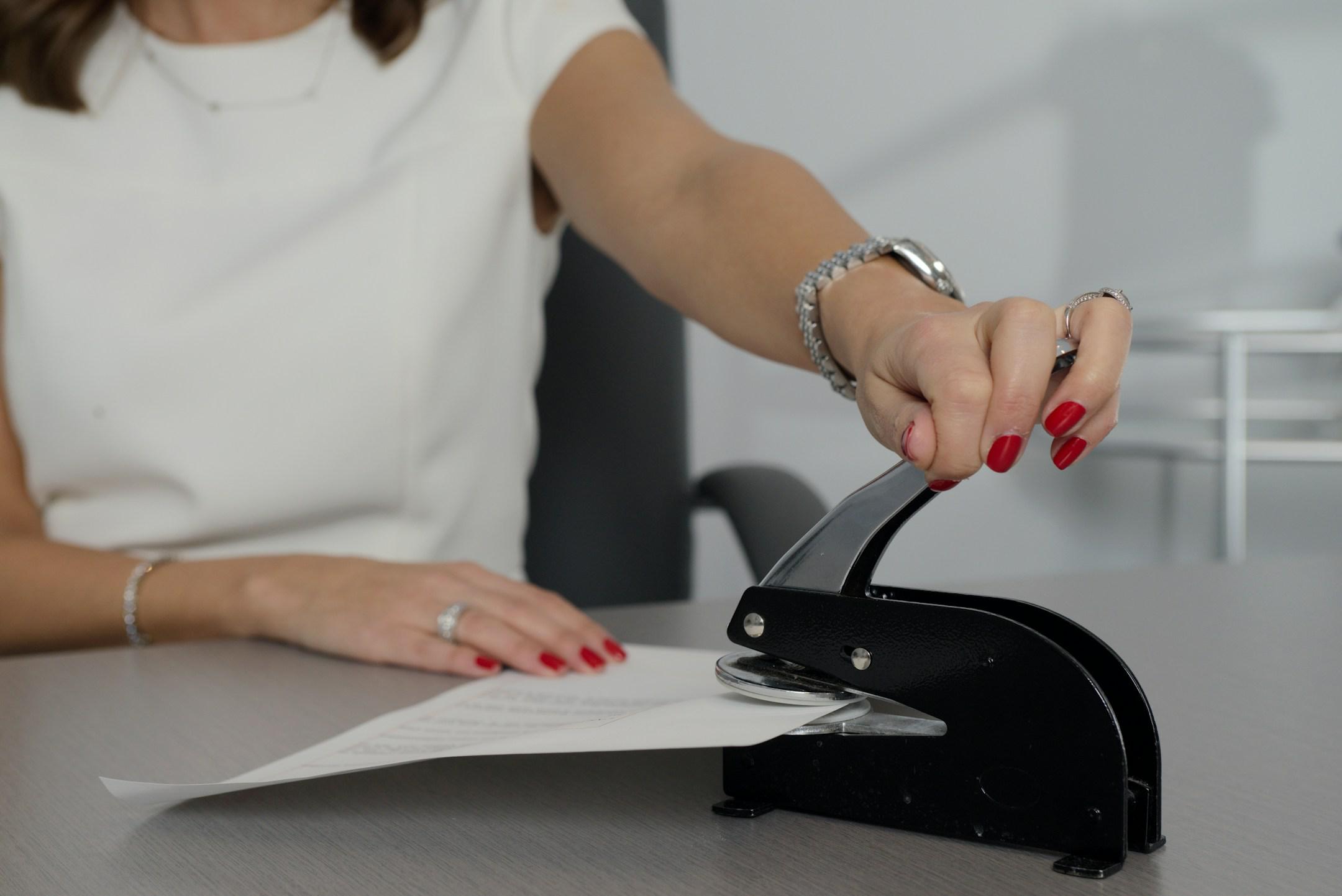 Notary signing agent at work