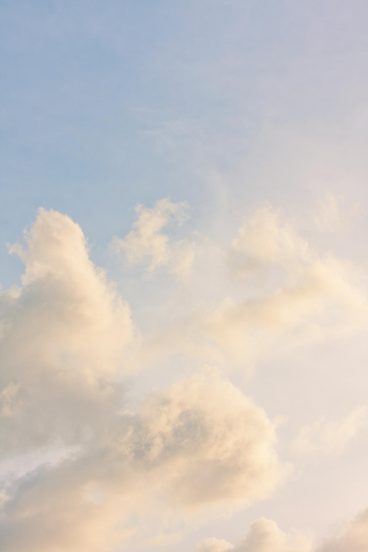 A nice gentle sky for use as an element or background.