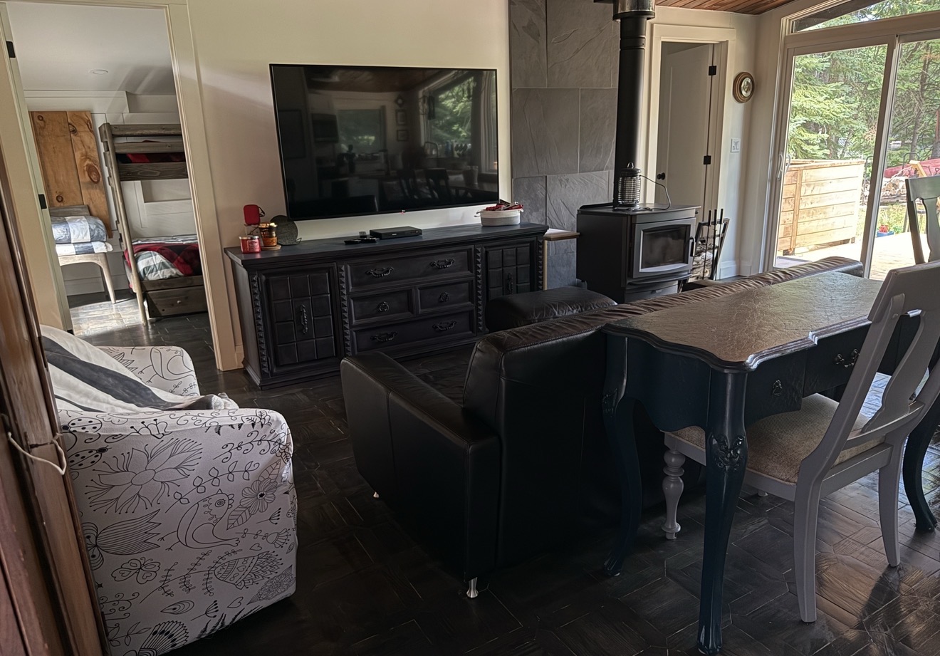 Clean living room with TV and furniture