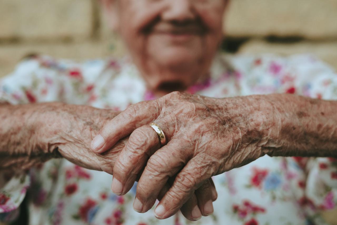 Comparing live-in care vs part-time caregiver