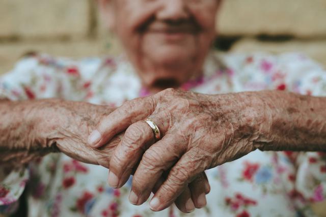 Comparing live-in care vs part-time caregiver