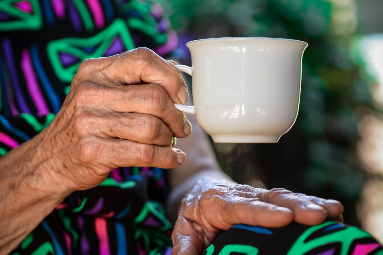 How to choose between home health care and live-in care in Ohio