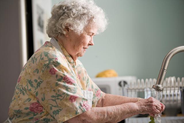homecare-vs-liveincare.jpg