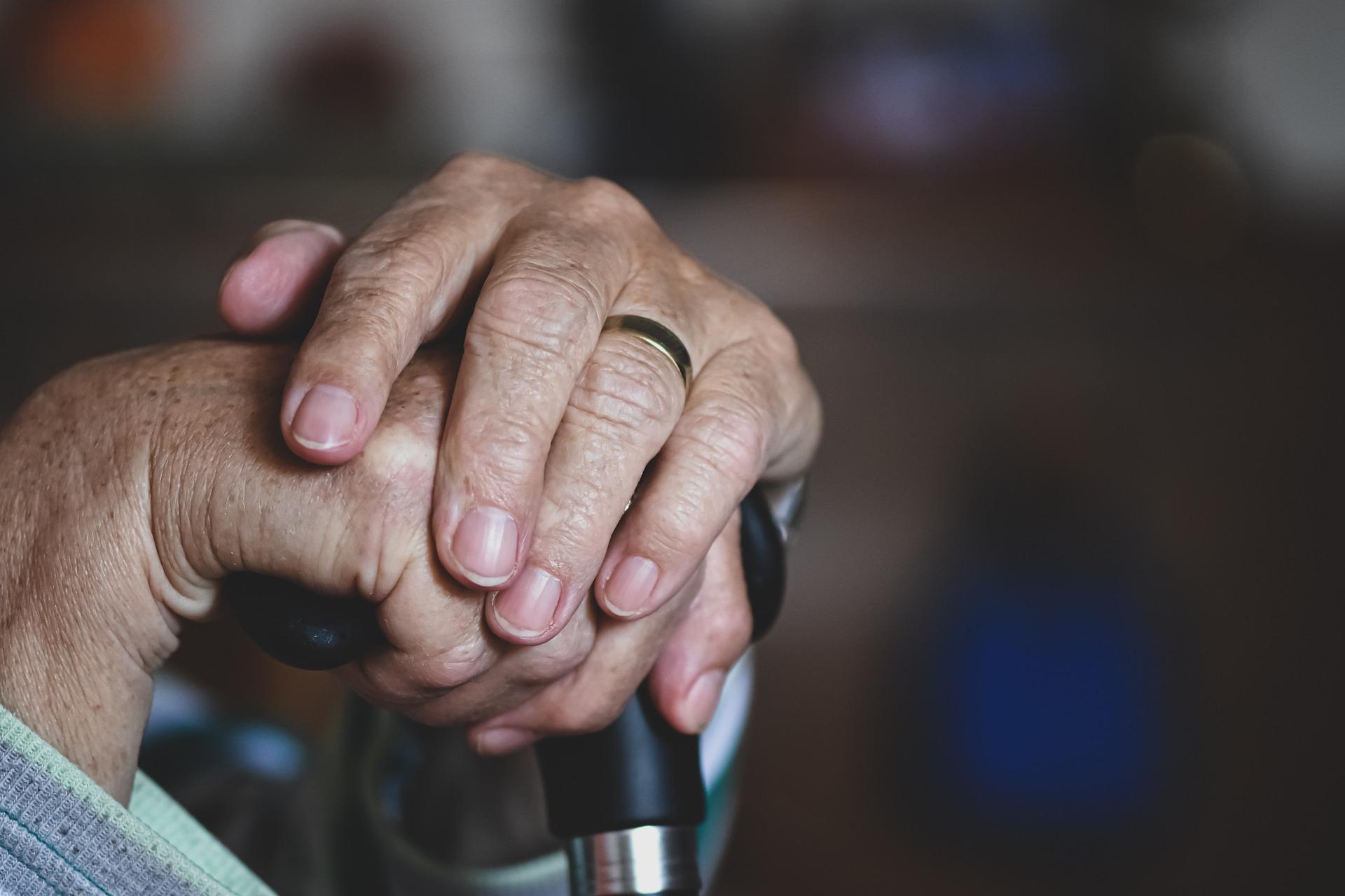 6 ways private home care services can help your parent