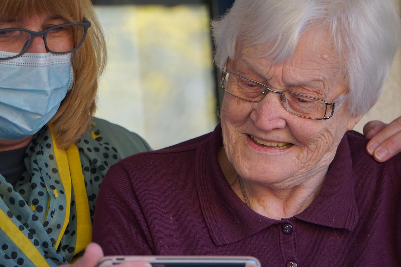 How live-in home health care in Centerville, Ohio keeps your loved one safe