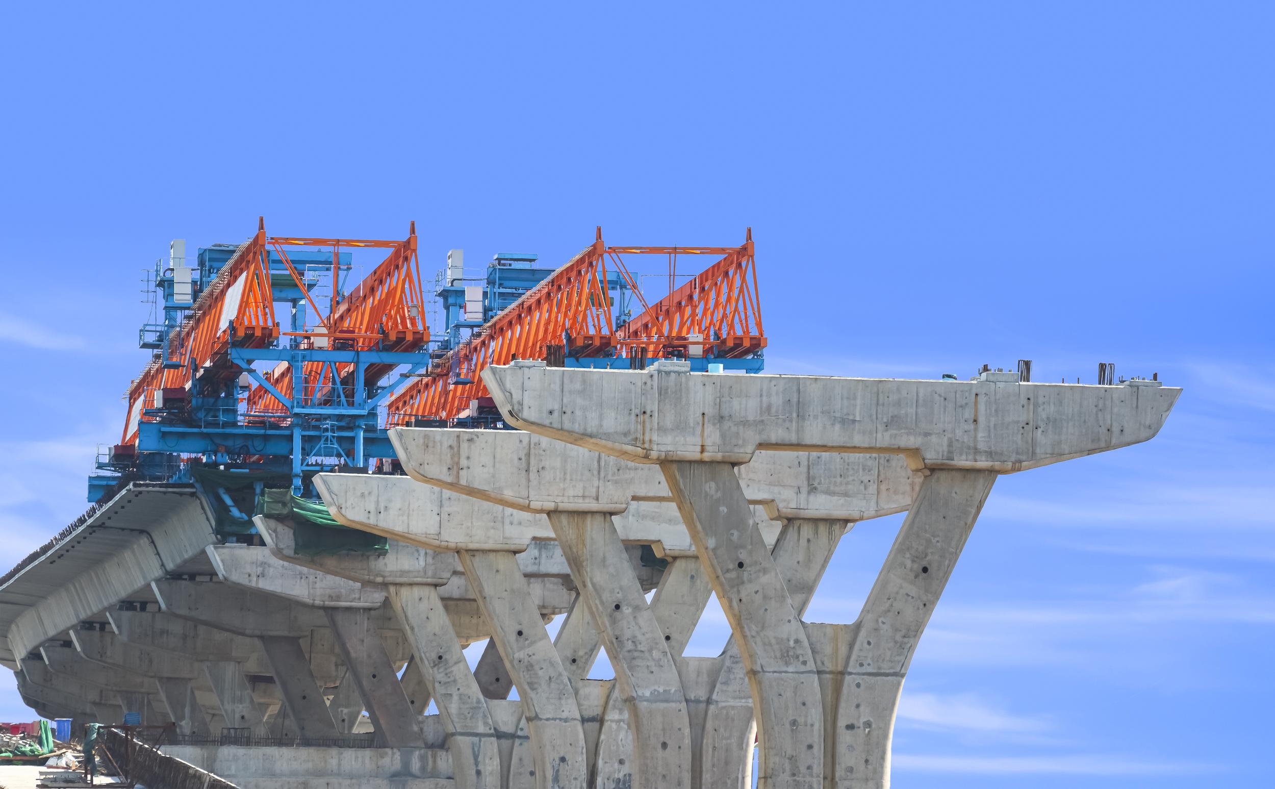 launching-gantry-for-installing-concrete-segment-j-2025-03-10-22-49-33-utc.jpg