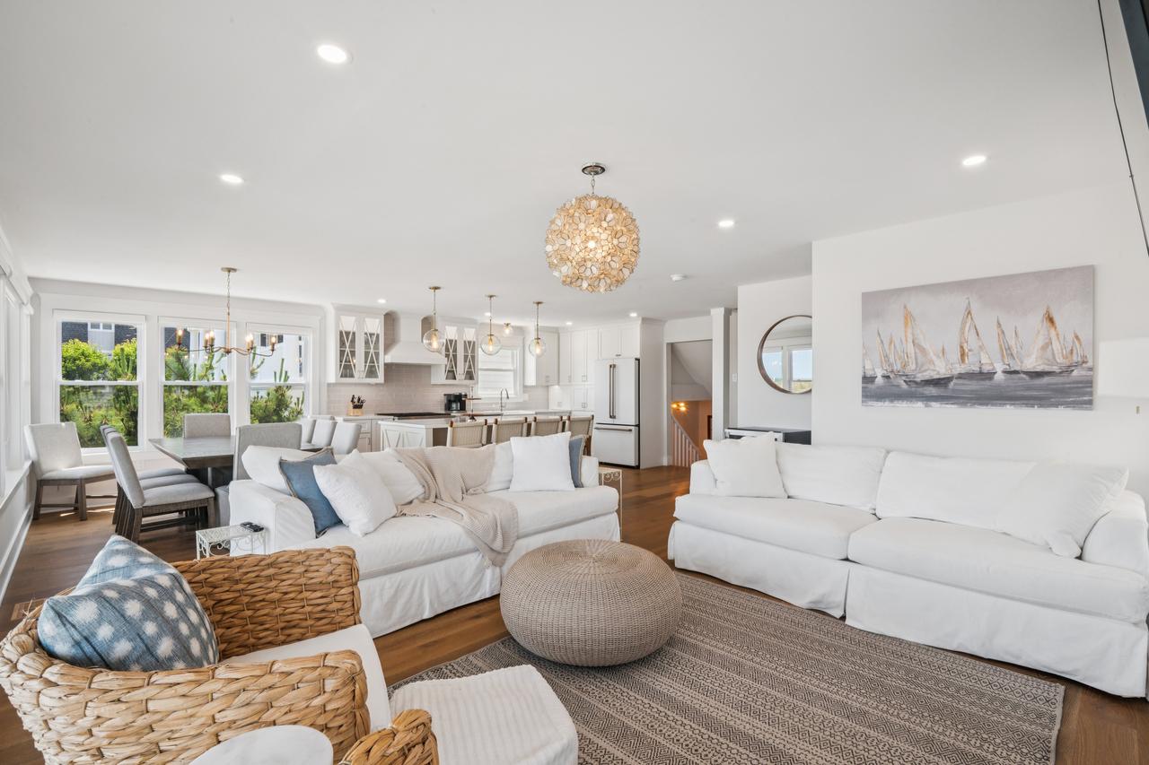 04_3332-34_wesley_ave_ocean_city_nj_08226_usa-living_room-3332_wesley_ave_hdr_019.jpg