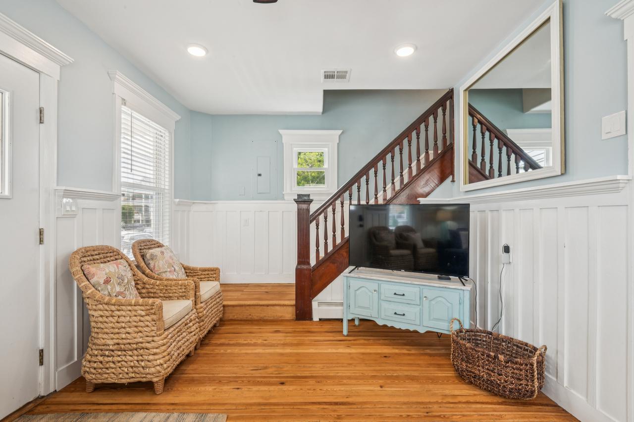 24_511_13th_st_ocean_city_nj_08226_usa-living_room-511_13th_st_hdr_019.jpg