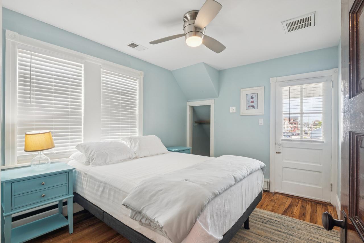 32_511_13th_st_ocean_city_nj_08226_usa-bedroom-511_13th_st_hdr_046.jpg