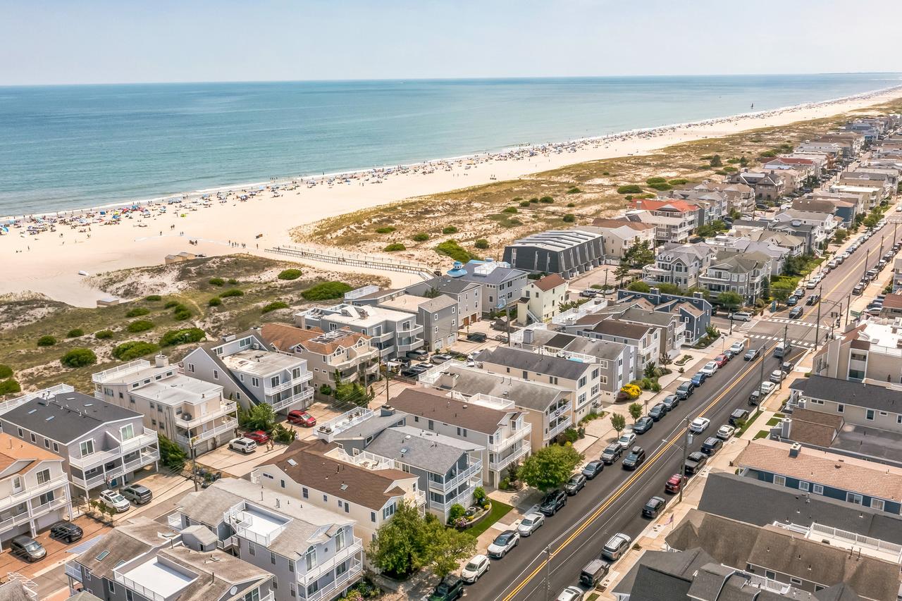 14_3332-34_wesley_ave_ocean_city_nj_08226_usa-exterior-3332-34_wesley_ave_air_007.jpg