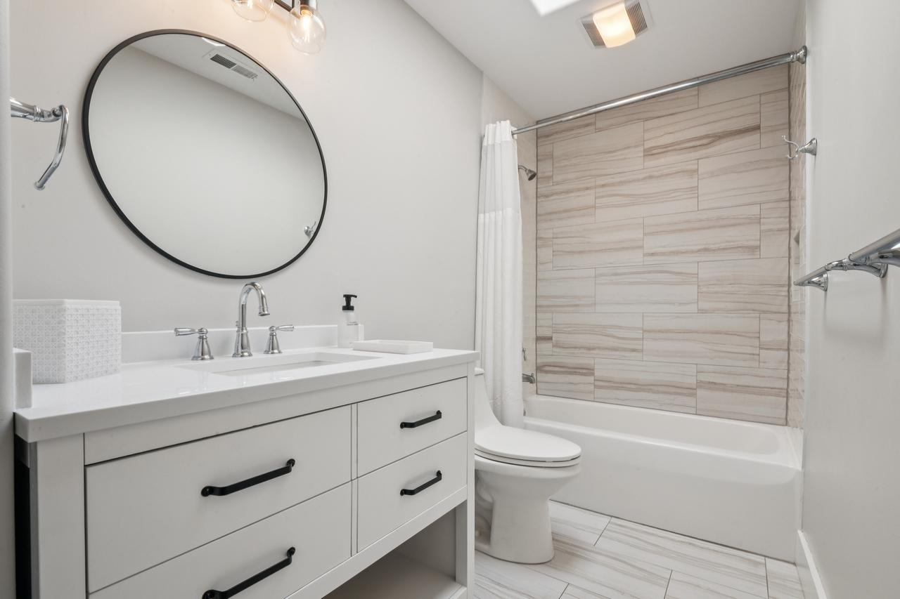 15_3716-18_central_ave_ocean_city_nj_08226_usa-bathroom-3718_central_ave_hdr_031 (1).jpg
