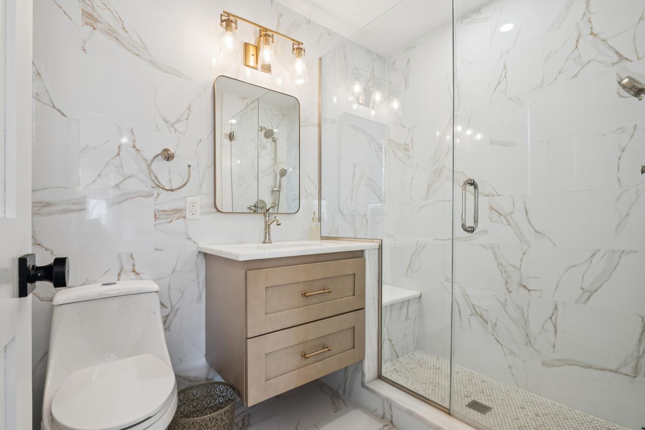 16_3332-34_wesley_ave_ocean_city_nj_08226_usa-bathroom-3332_wesley_ave_hdr_037.jpg