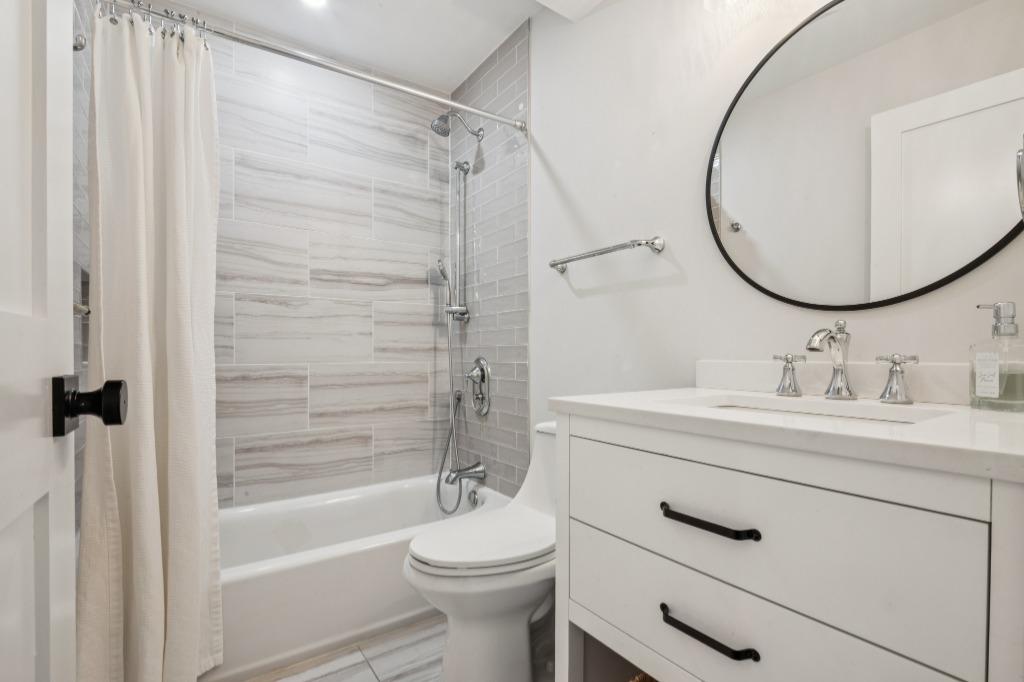 bathroom1.jpg