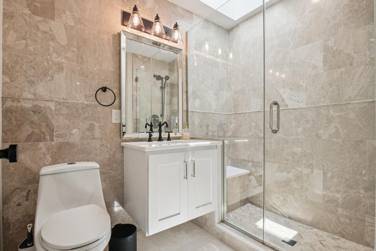 16_3332-34_wesley_ave_ocean_city_nj_08226_usa-bathroom-3334_wesley_ave_hdr_037.jpg
