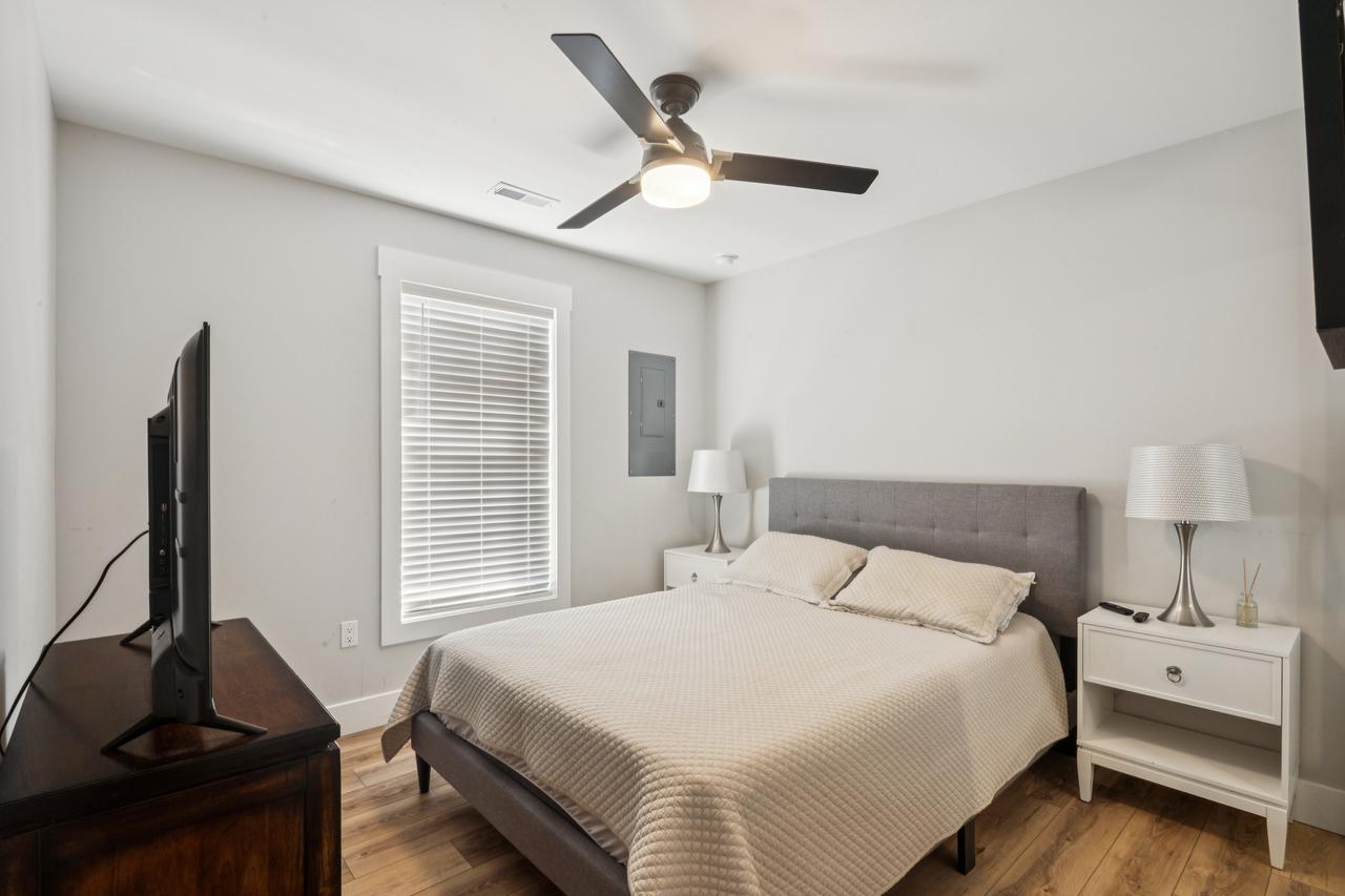 11_3716-18_central_ave_ocean_city_nj_08226_usa-bedroom-3718_central_ave_hdr_028.jpg
