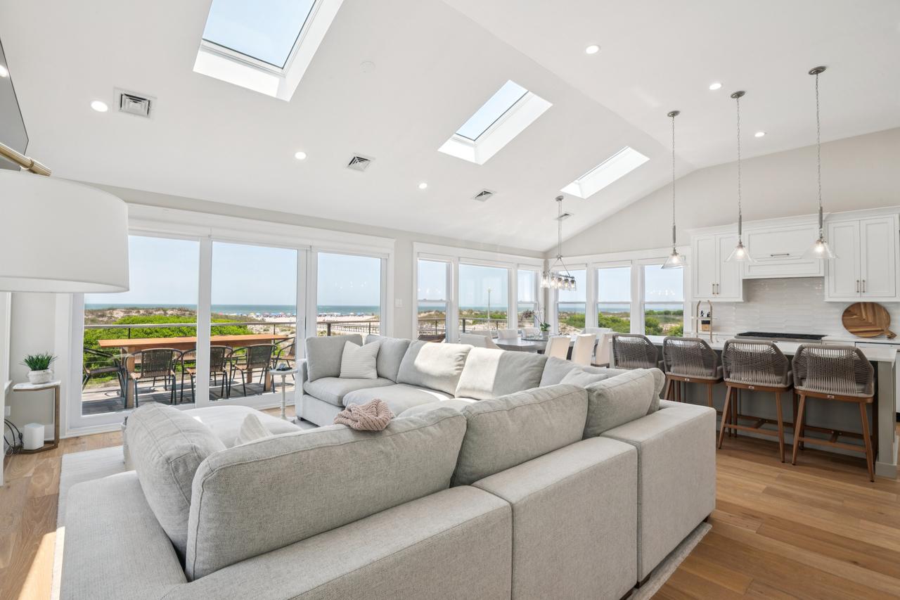 03_3332-34_wesley_ave_ocean_city_nj_08226_usa-living_room-3334_wesley_ave_hdr_001.jpg