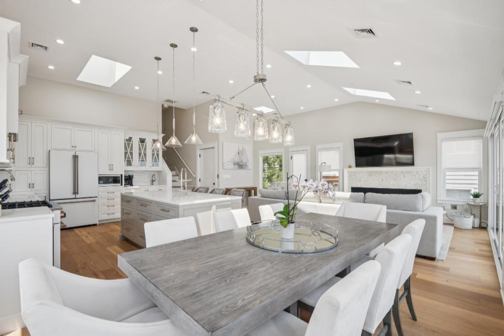 dining area 2.jpg