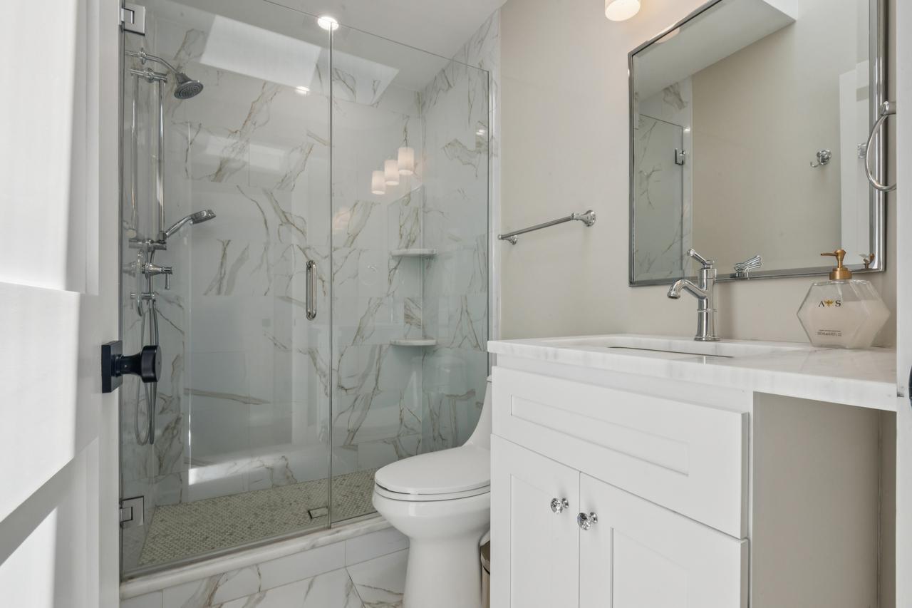14_3332-34_wesley_ave_ocean_city_nj_08226_usa-bathroom-3334_wesley_ave_hdr_025.jpg