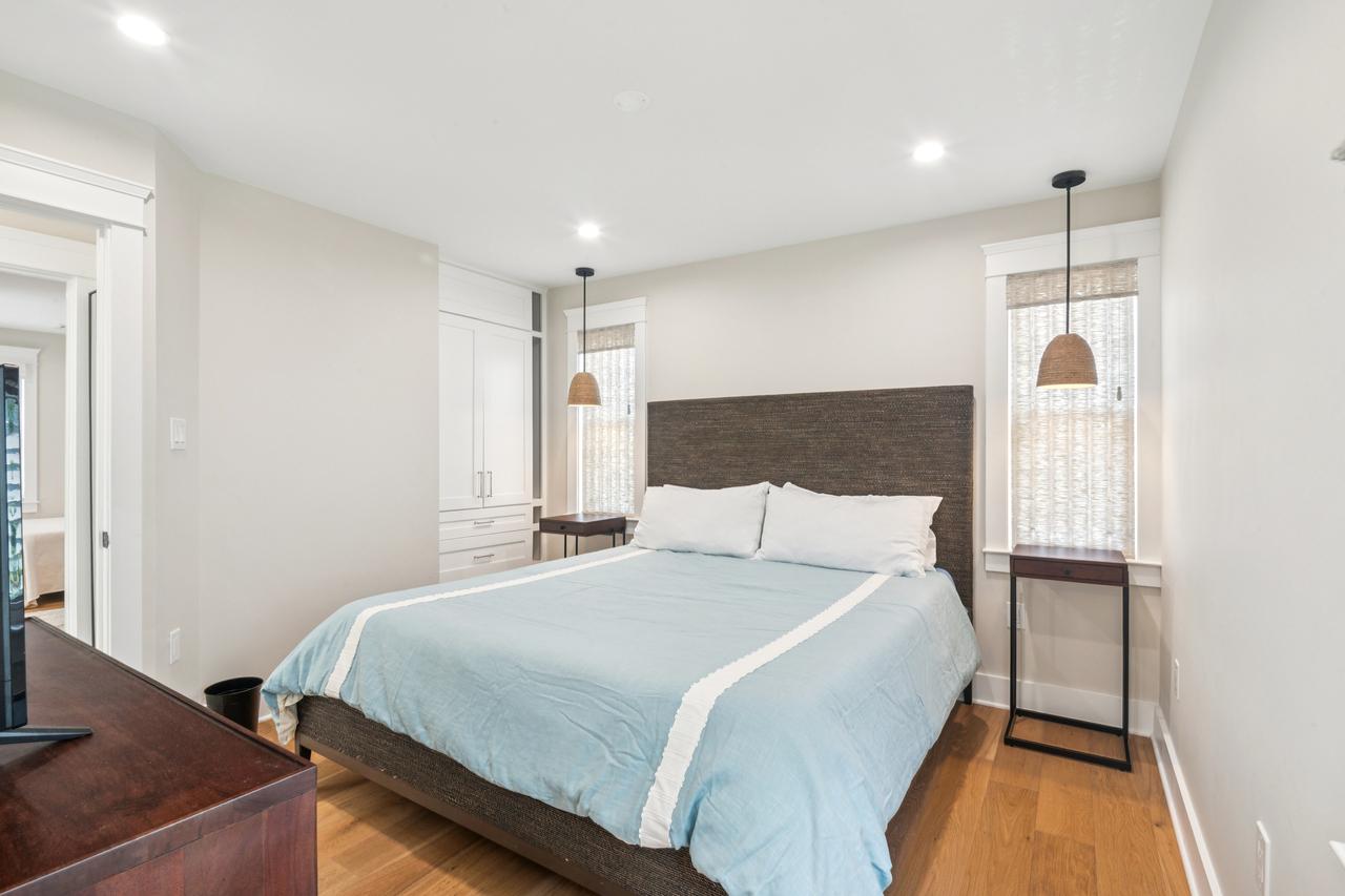 13_3332-34_wesley_ave_ocean_city_nj_08226_usa-bedroom-3334_wesley_ave_hdr_034.jpg