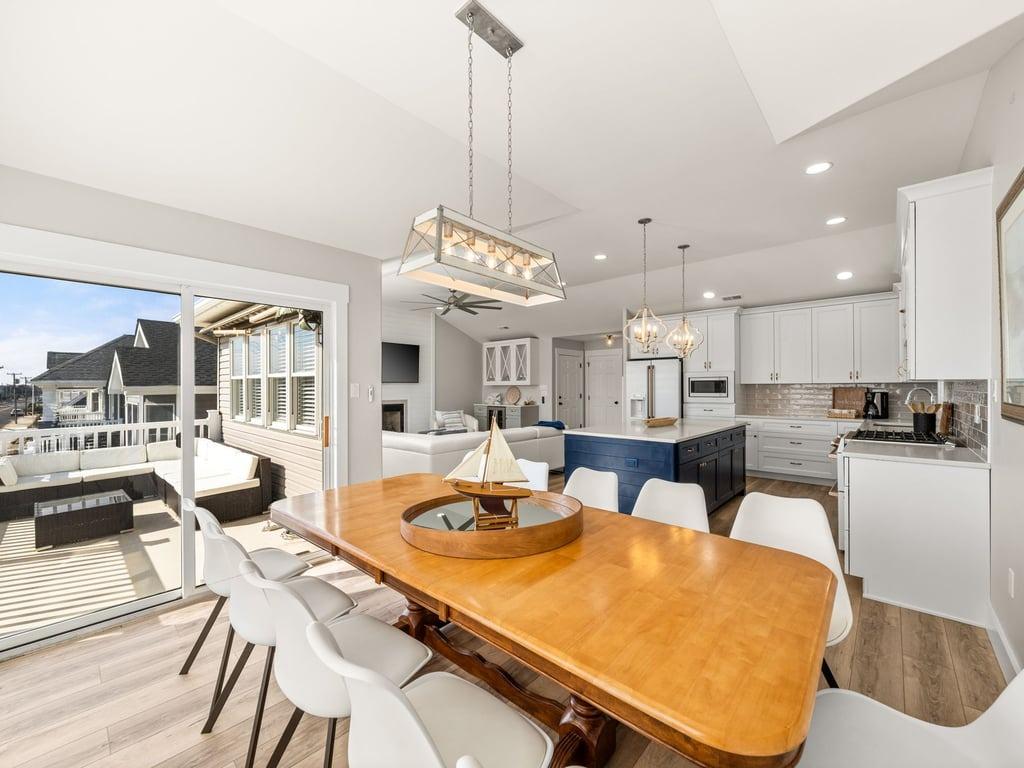 kitchen-dining area.jpg