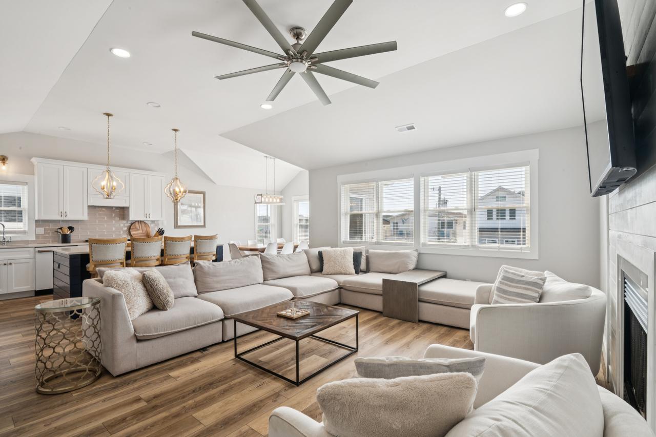 05_3716-18_central_ave_ocean_city_nj_08226_usa-living_room-3718_central_ave_hdr_007.jpg