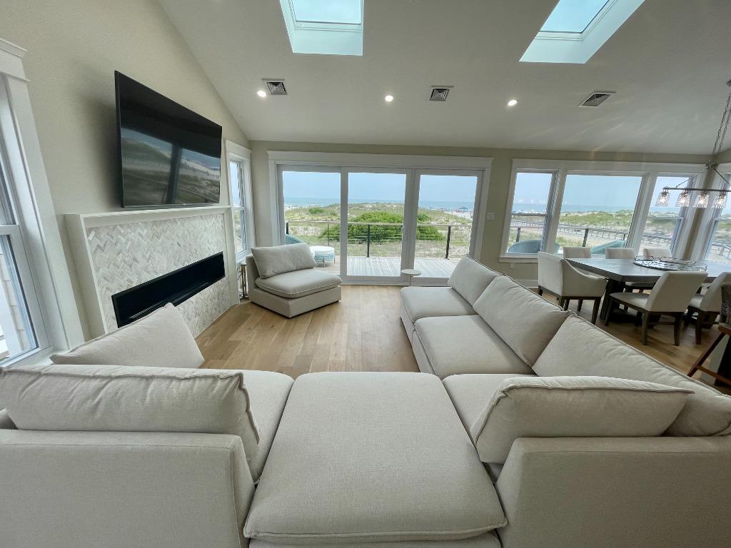 living area 2.jpg