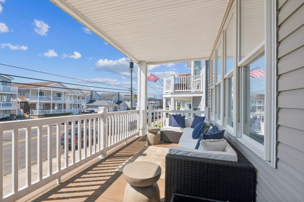 balcony.jpg