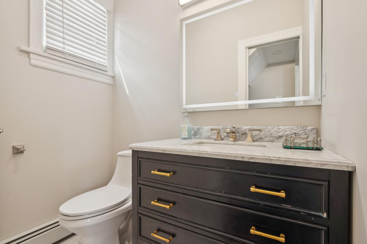 39_511_13th_st_ocean_city_nj_08226_usa-bathroom-511_13th_st_hdr_031.jpg