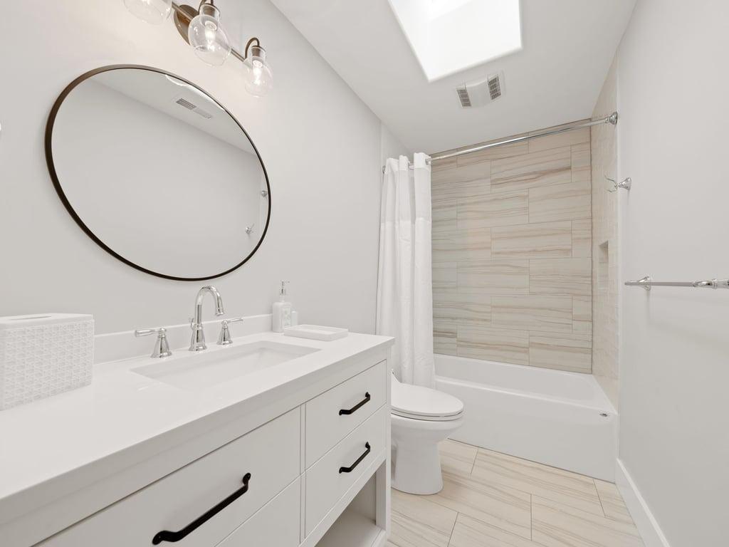 bathroom3.jpg