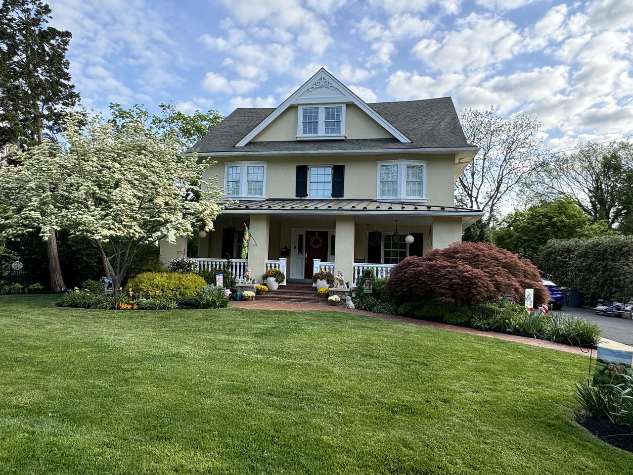 Adorable yellow house