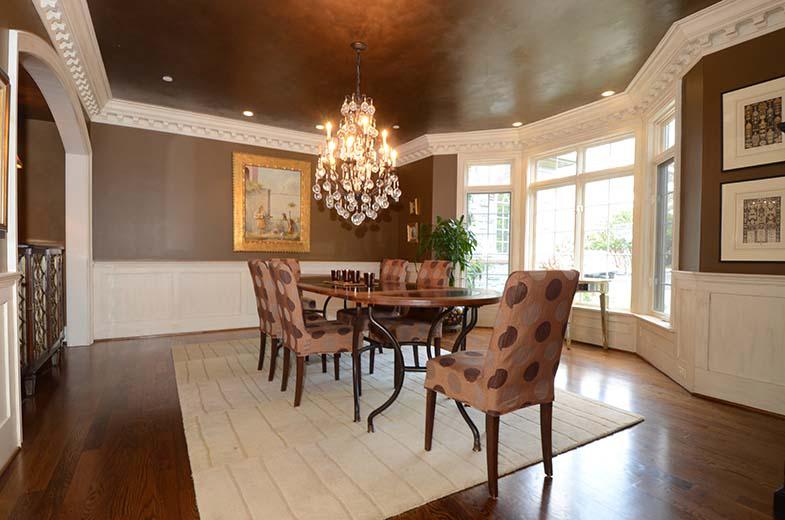 Luxurious dining room
