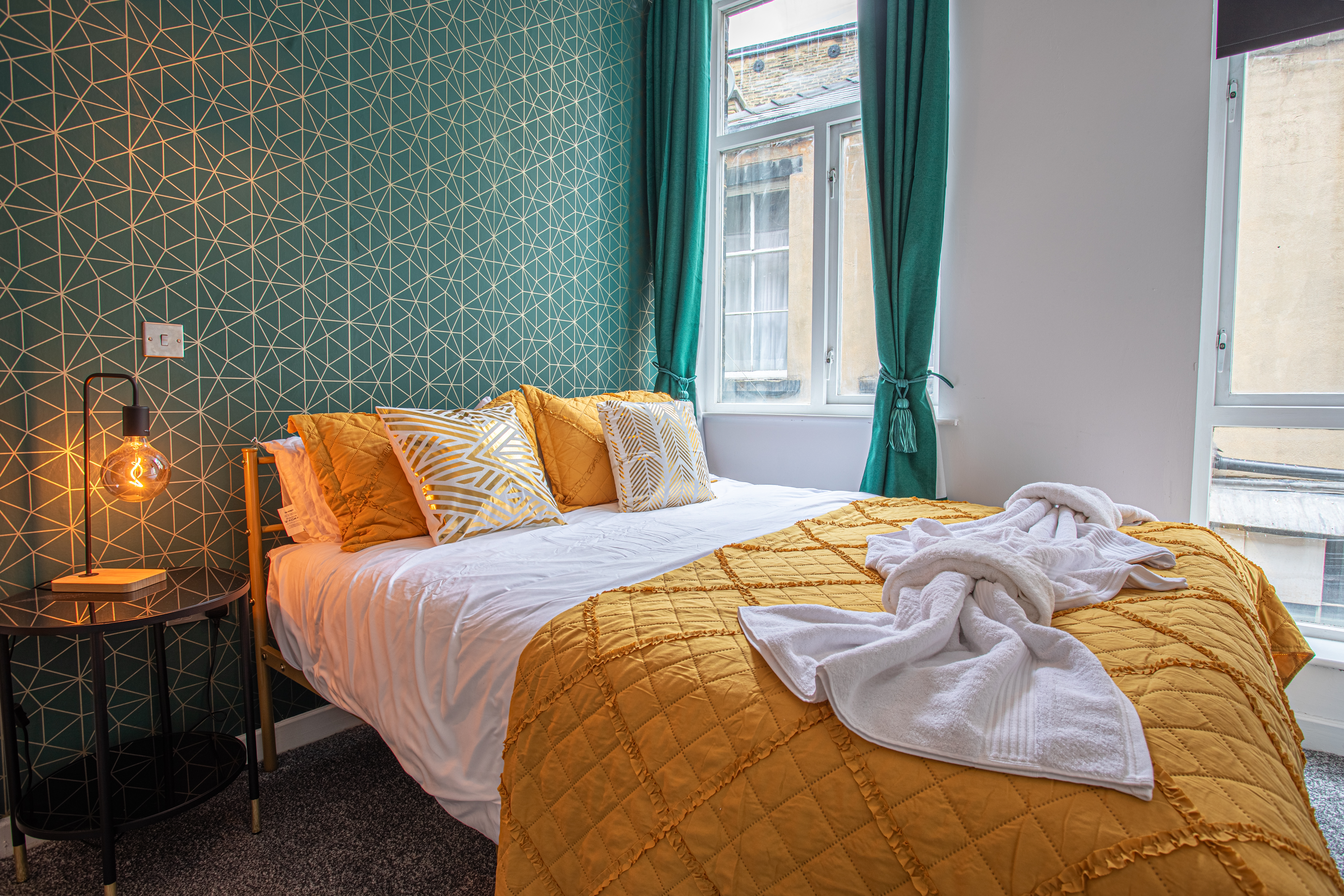 1 Bed Central Contractor Apartment