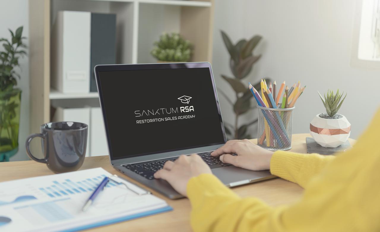 businesswoman-hands-using-laptop_srsa.jpg