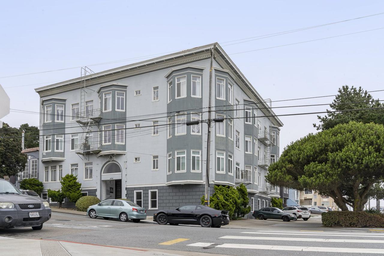 Building on a corner in San Fransisco