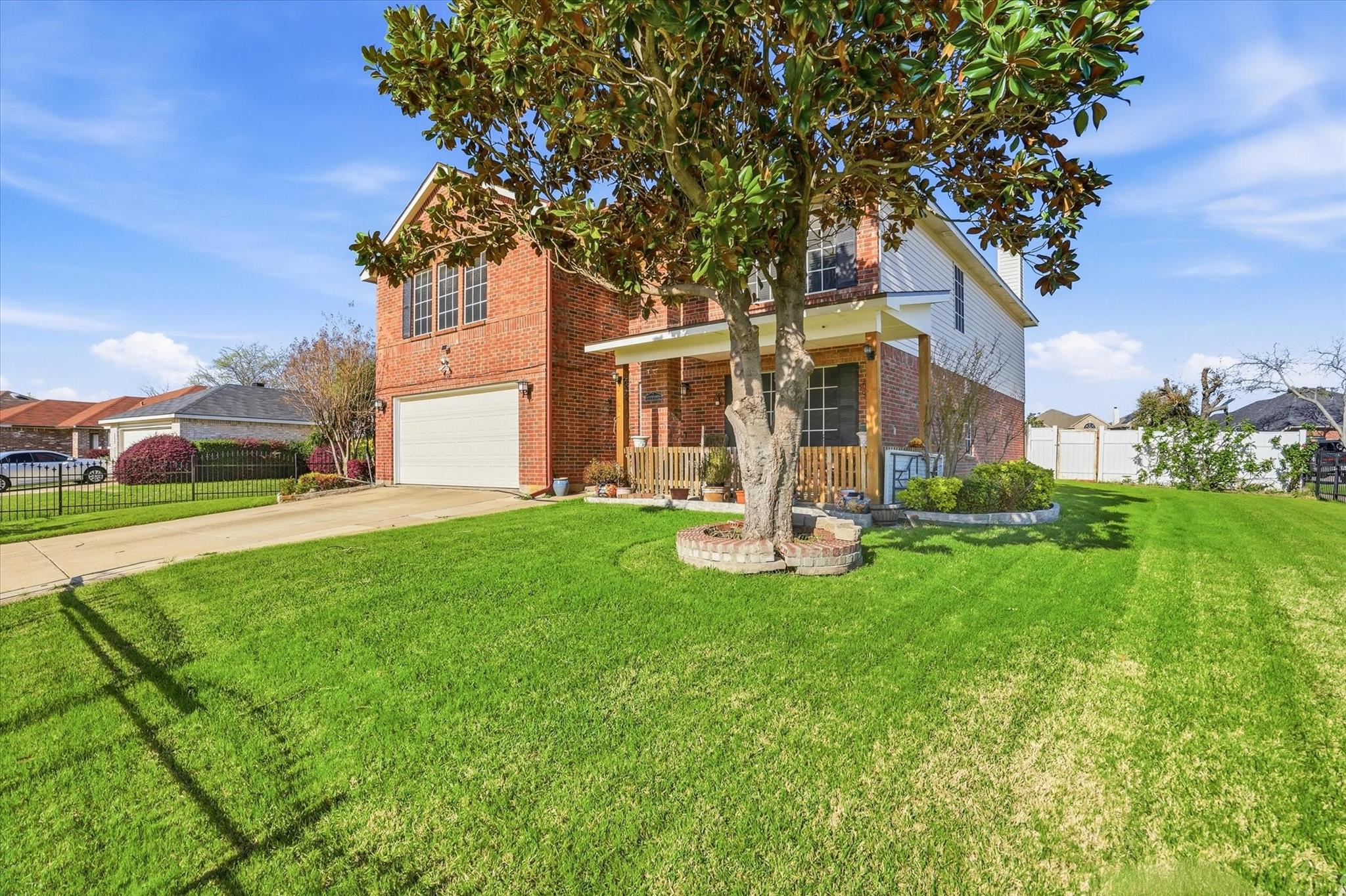 Spacious Home with Pool - Grand Prairie
