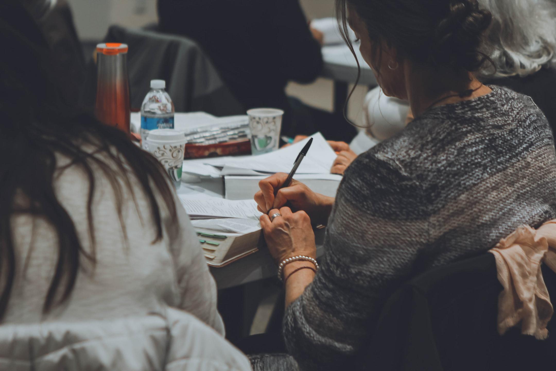 4 Ways English Classes for Adults Can Further Your Career
