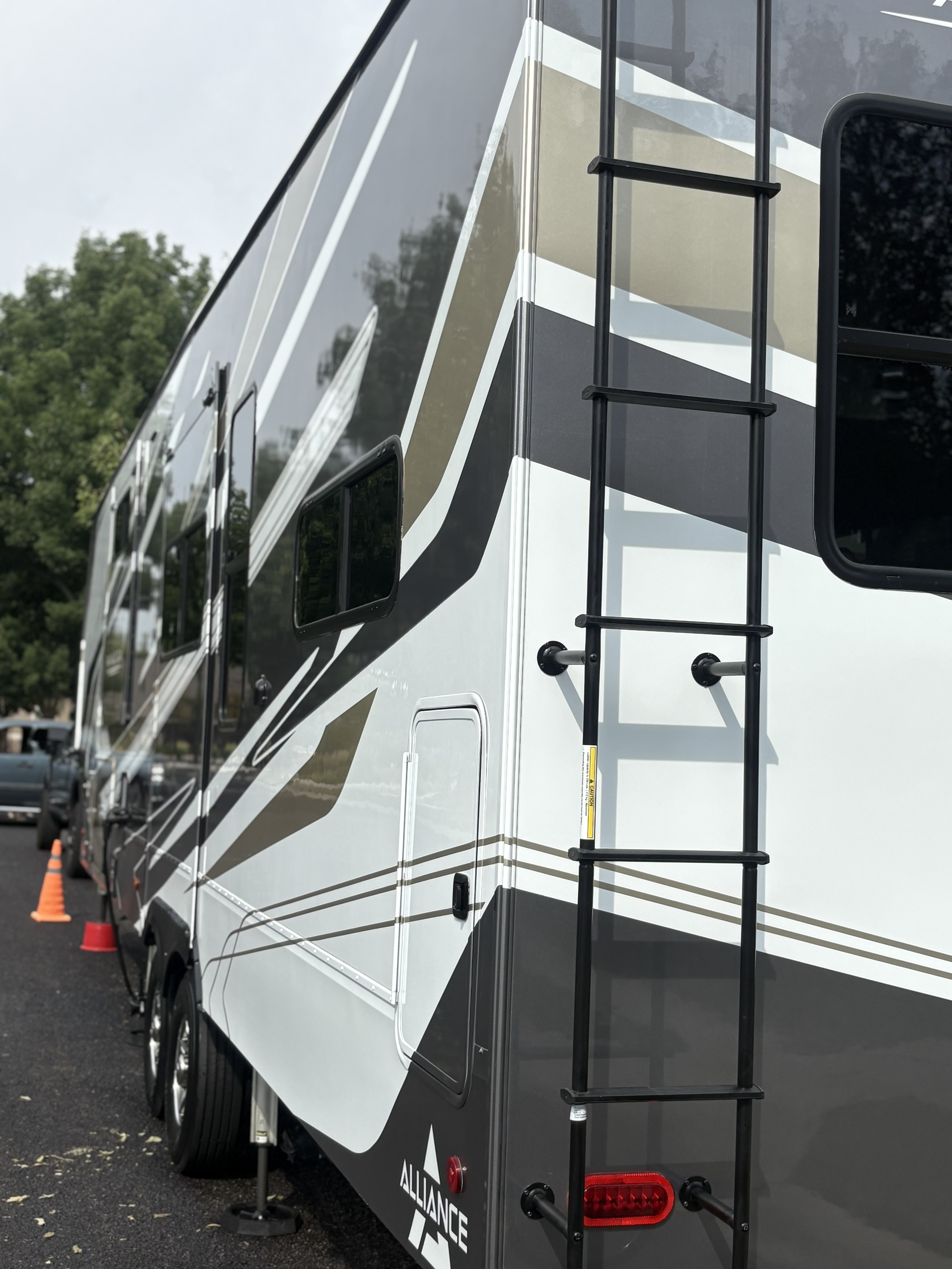 RV transformation showing Eagle Star Detail bringing back the shine with professional detailing