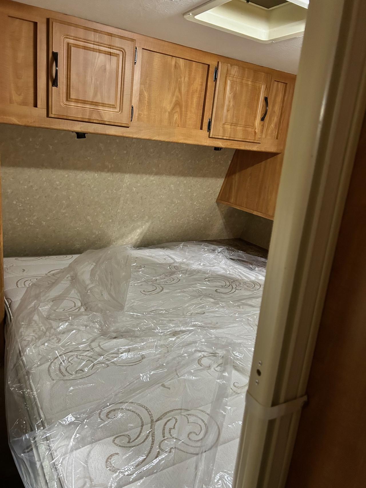 2009 gulfstream master bedroom.jpg