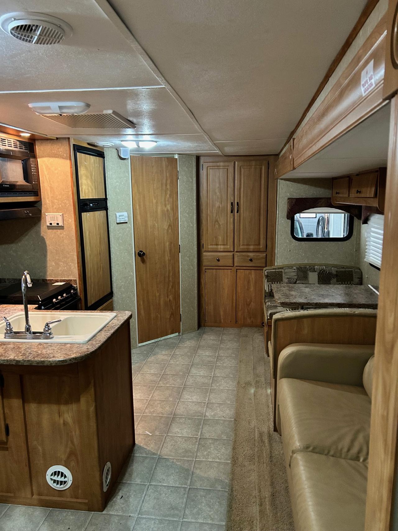 2009 gulfstream dining room.jpg