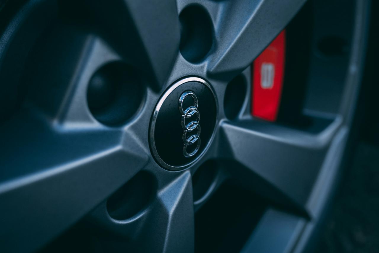 Audi S3 brake and wheel cap