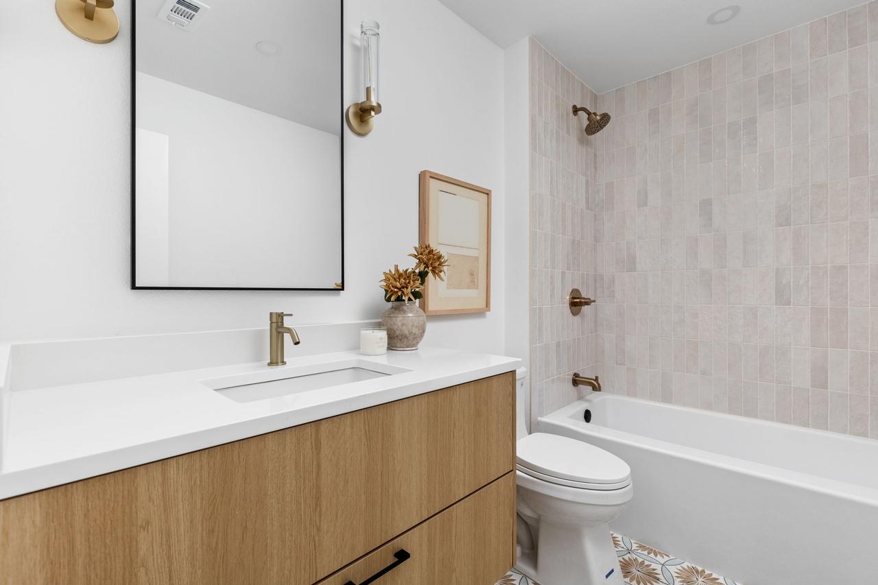 29-web-or-mls-2306 lear ln-29.jpg