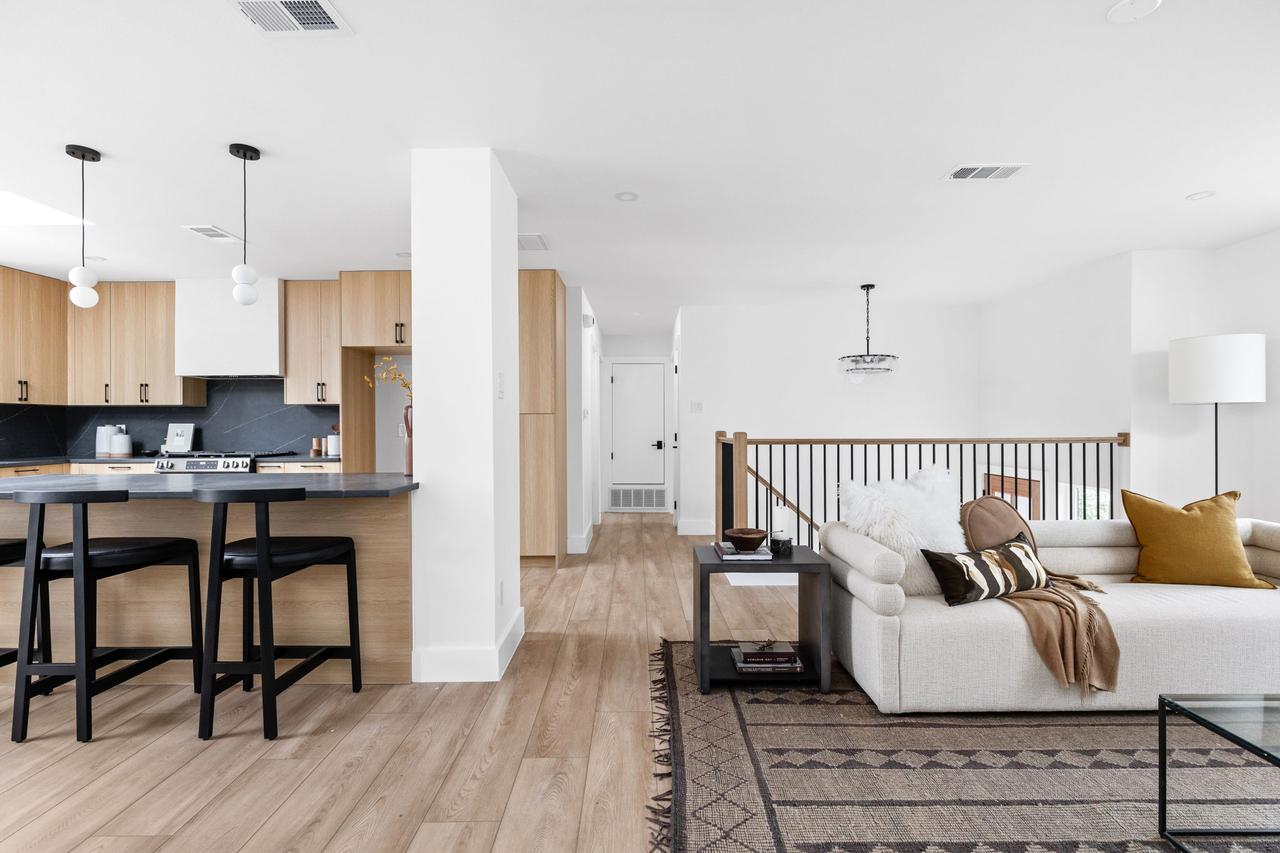 15-web-or-mls-2306 lear ln-15.jpg