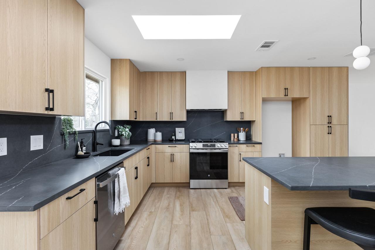 21-web-or-mls-2306 lear ln-21.jpg