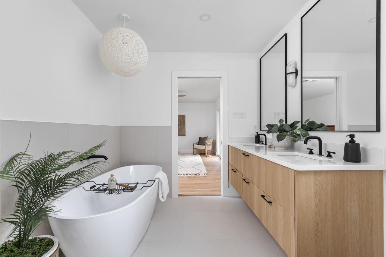 44-web-or-mls-2306 lear ln-44.jpg