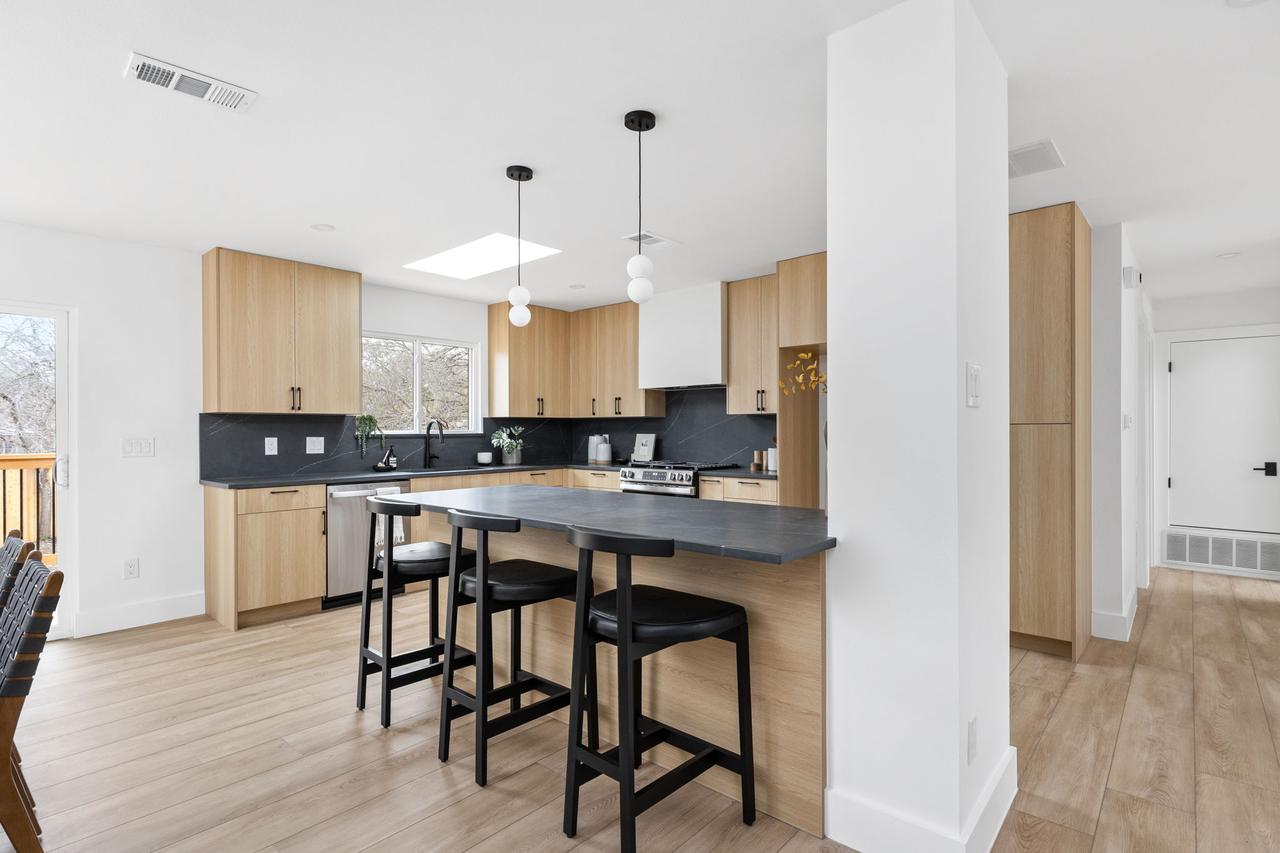 17-web-or-mls-2306 lear ln-17.jpg